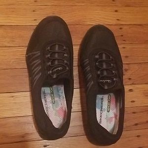 Sketchers relaxed fit shoes size 7.5